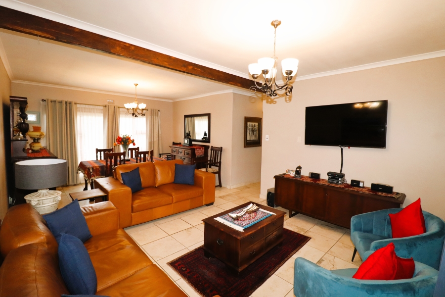 3 Bedroom Property for Sale in Uitsig Western Cape